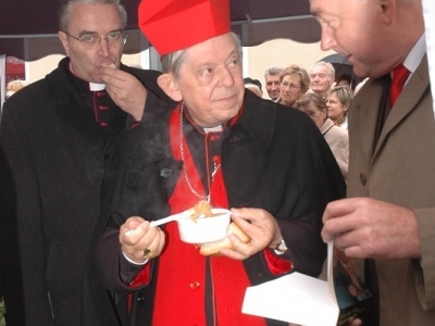 Józef Kardynał Glemp - na lotnisku Wilamowo
